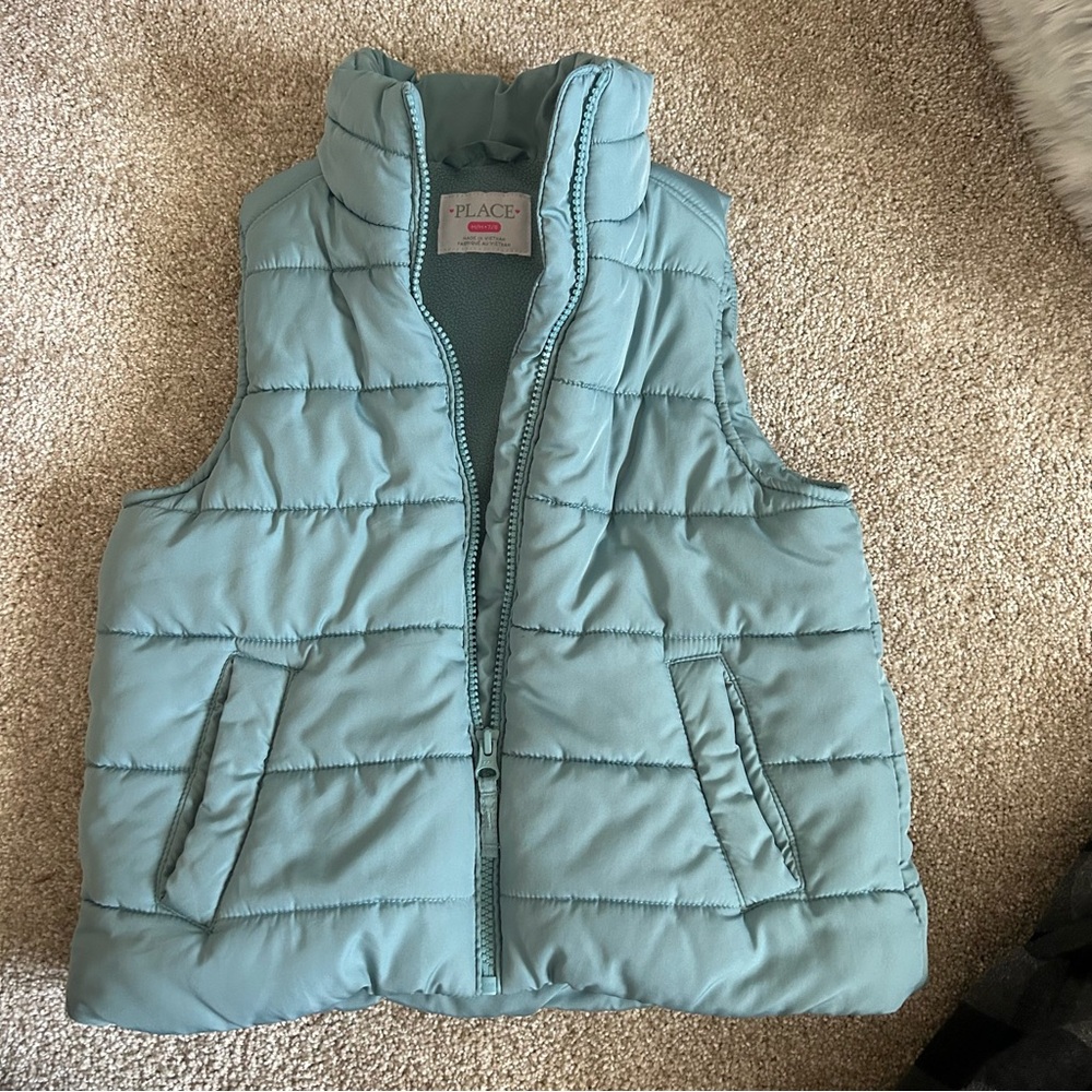Children's Place Puffer Vest in Light Blue Size 7, Medium